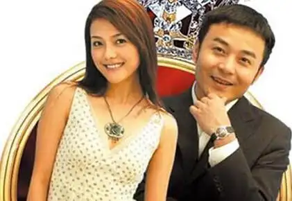 汪涵前妻甜美大气,现任妻子成熟有气质,两任妻子都是同事,真巧