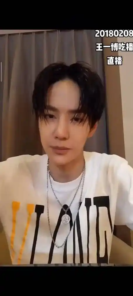 王一博 吃播#帮大家回忆一下王一博2018年的吃播京希夫人的微博视频