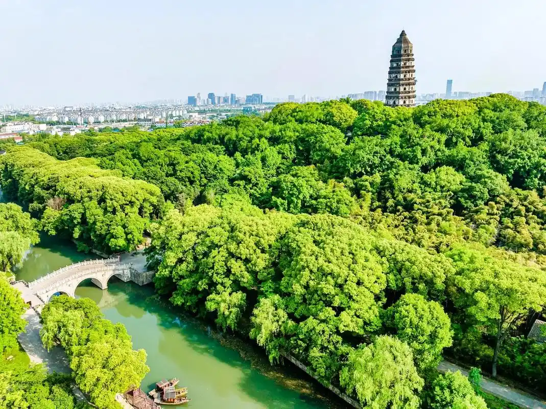 虎丘.{虎丘山风景名胜区位于中国江苏省苏州市古城区的西北部, - 抖音