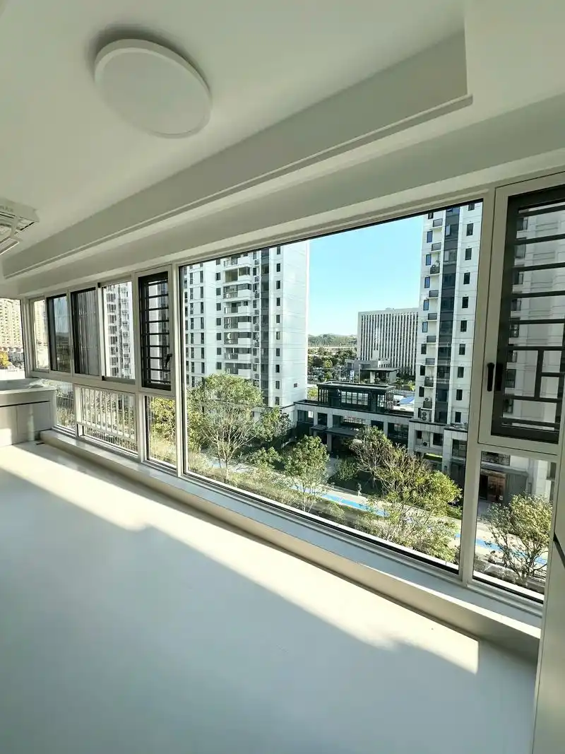 最实用的平开窗 推拉窗封窗效果#最新阳台封窗效果图 #阳台窗