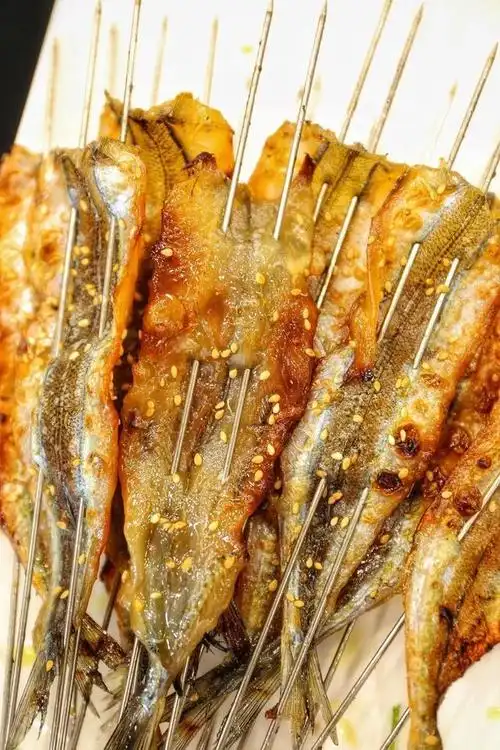 薄薄的马步鱼一定要趁热吃,凉了之后会有一些硬~味道偏甜,女孩子应该