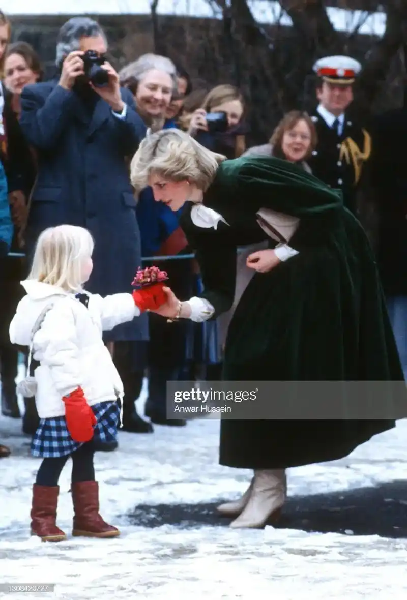 别的不说,气质真是好,38年前的她.  #英国王室 #戴安娜 - 抖音