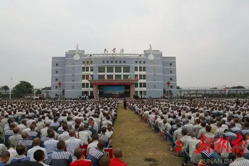 高墙内的深情告白湘南监狱举办壮丽七十年筑梦新时代主题文艺汇演