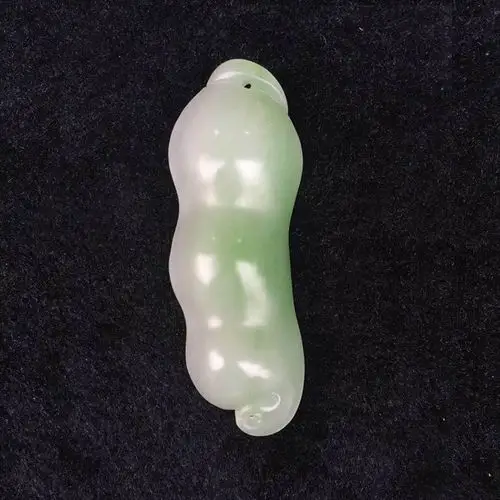 (翠青)白玉挂件-小豆荚_殷小金玉雕作品官网_中国和田玉网