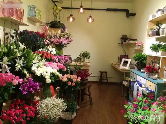 [沿河大道/白云湖堤] 粉百合鲜花店