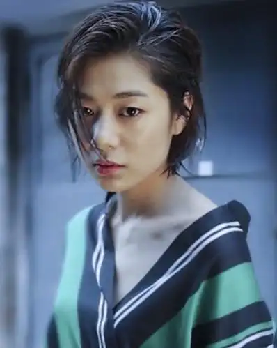 她被吐槽长得丑出道9年不火靠上海女子图鉴成男神收割机