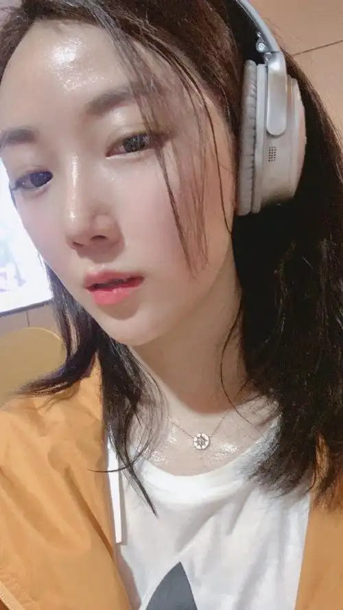 菅纫姿晒健身近照,纯素颜出镜少女感十足,网友:越来越美了_观众