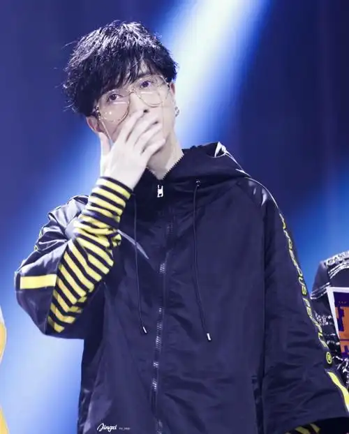 2017薛之谦《明日之子》直播_高清图片大全-爱豆app