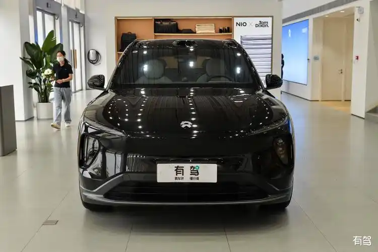 蔚来es6补贴后售价15万(开蔚来一般什么档次人)