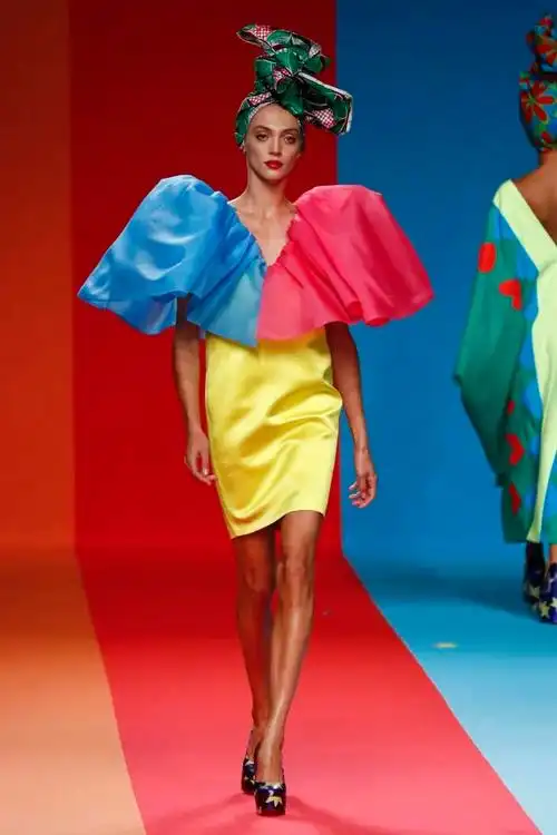 色彩趋势 | 从阴霾中散出光芒的2021春夏流行色(伦敦时装周)-爱妻自