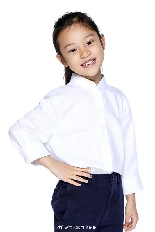 万物皆可云#甜馨近照#甜馨领唱萤火虫# 甜馨的一组音乐会现场图乒光