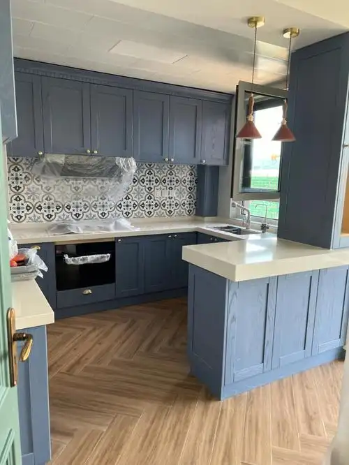 雾霾蓝色美国红橡橱柜