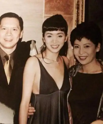 向华强和向太,梅艳芳