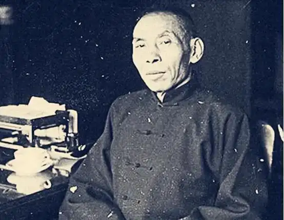 台湾杜月笙墓地破败不堪朝向上海墓碑上刻的八个字发人深思