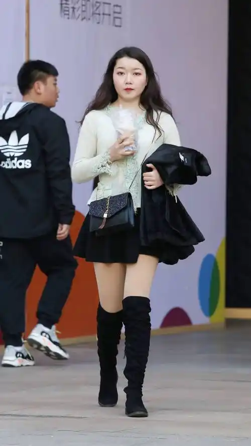 小姐姐"光腿神器"的肉色丝袜,都市女性温婉的气质_诸暨市_美女_休闲