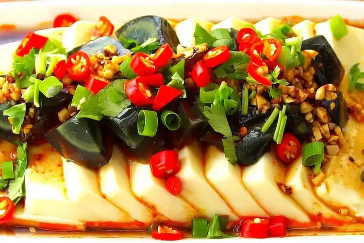 皮蛋拌豆腐