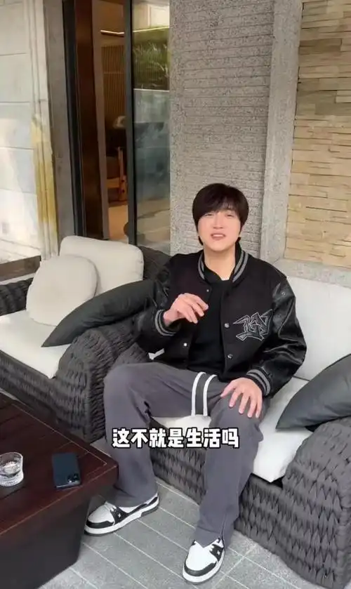 白冰在上海晒出自家别墅内部豪华大平层以4500万成交