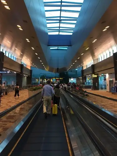 再转机由香港飞往新加坡