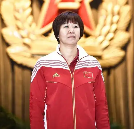 铁榔头郎平好飒穿运动风的服装霸气十足退役后当老师