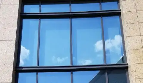 单向玻璃膜是贴在里面还是外面(单向玻璃膜晚上开灯会透吗) - 科猫网