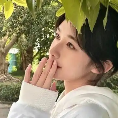 小清新干净绿色系笑起来很甜的温柔女头 森系小可爱女生微信头像_女生