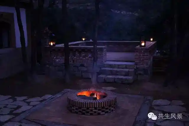 做了圆圆的火塘,让火生起,去温暖已经被冷落的山村