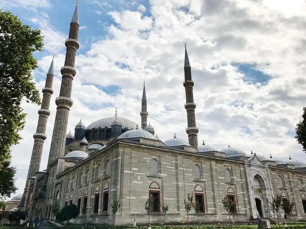 赛利米耶清真寺是土耳其的一座奥斯曼帝国时代清真寺,是一个包括 - 抖