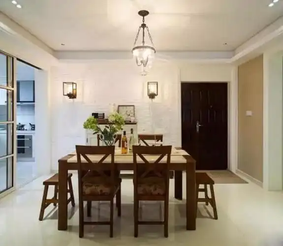 入户门直对餐厅,这样布置美观实用!