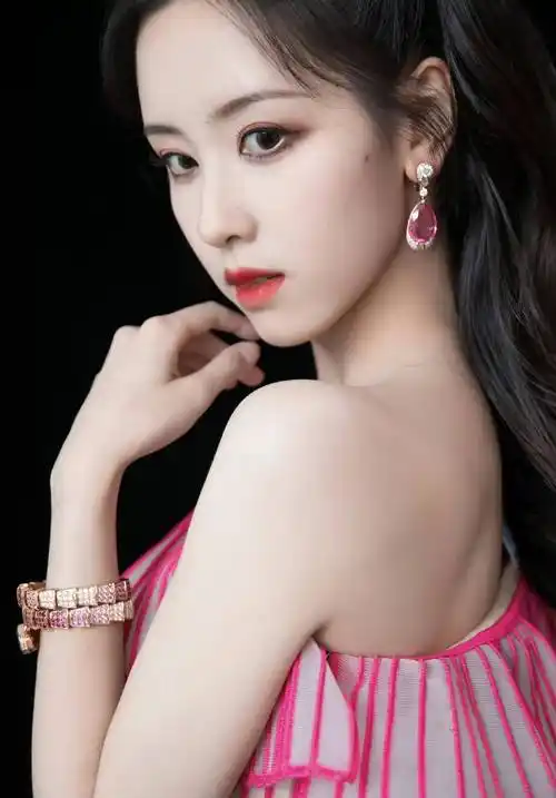 女明星陈都灵写真合集:水灵秀气,娇羞可爱_都灵_写真_水灵