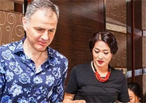 图金星前妻肯波琳照片曝光因玩笑而结婚