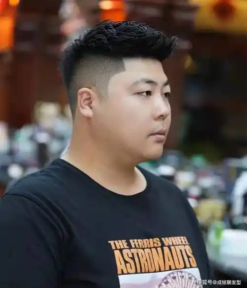 两边剃光中间留长的发型,有人叫三面光,有人叫铲青,有啥区别?