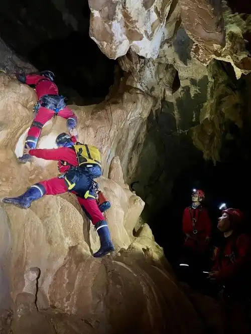 洞穴探险的乐趣