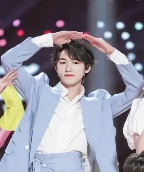 无水印宋亚轩神图