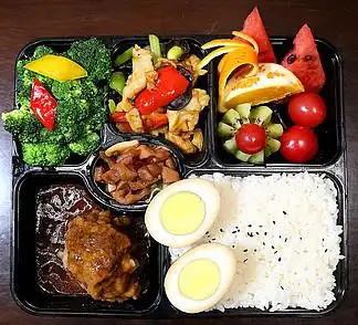 盒饭外卖精品搭配狮子头盖盒饭美食高清摄影