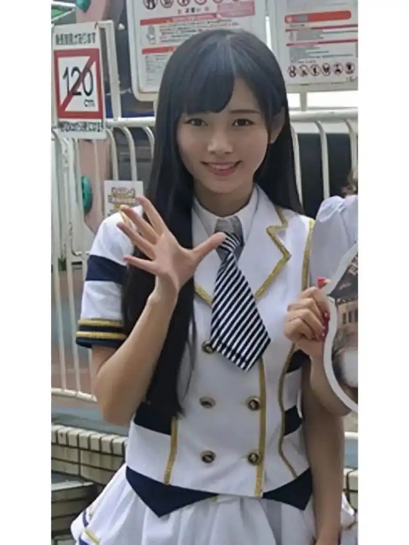 这居然是鞠婧祎早期,感觉她皮肤好好啊