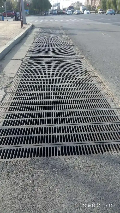 秀水大街济青路路口雨水口