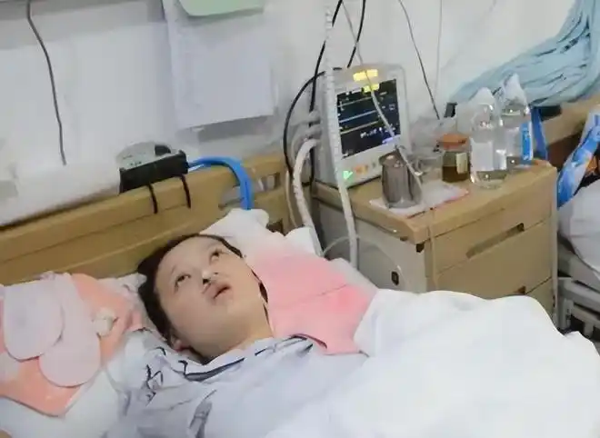 孕妇车祸成高位截瘫,准新郎抛妻弃子另娶她人,女子生下孩子离去_网易