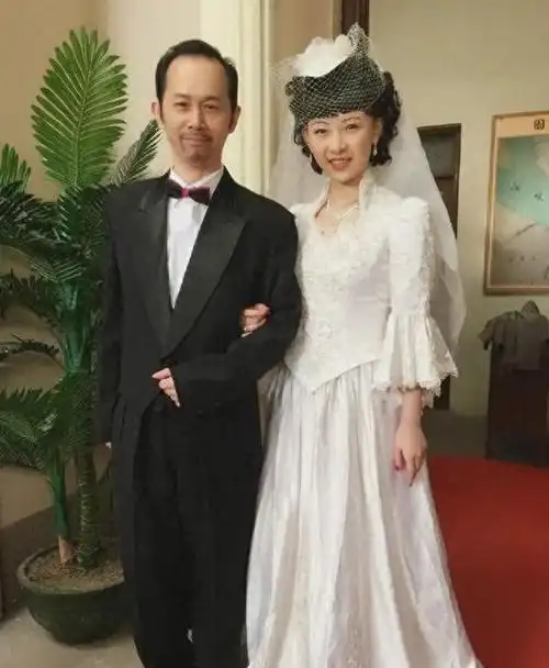 广东演艺圈里,吴家辉算是一位经验丰富的演员,虽然他的名字可能并不为