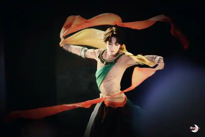 刘宇脸链眉心钻##刘宇敦煌舞