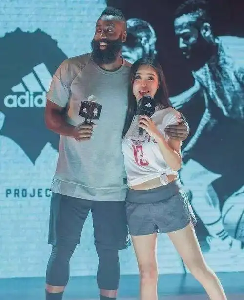 屡传婚变,如今43岁身材傲人|哈登|周玲安|卡戴珊|美女主播_网易订阅