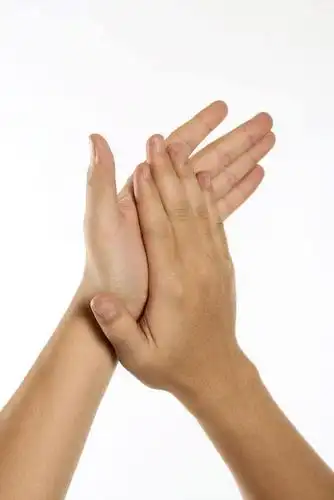 拍拍手就能养生五个动作健康身体拍出来