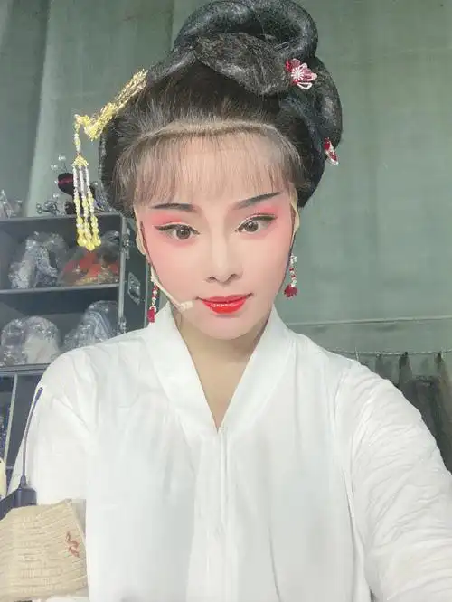 小小一只越剧演员