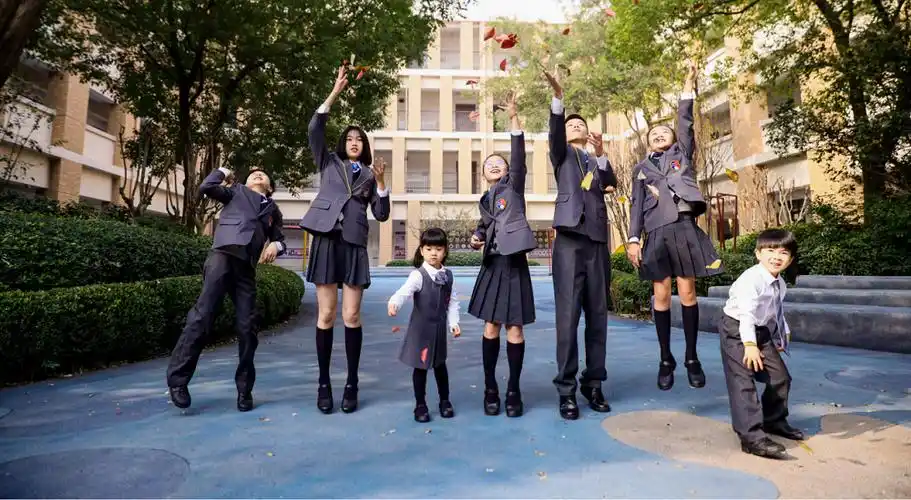 伊顿纪德深化校服审美浸润功能践行发展新质生产力