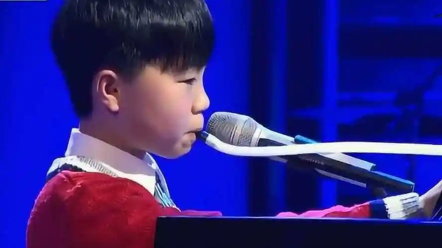 王奕程贝加尔湖畔才华少年自弹自唱征服全场观众