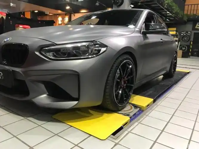 【图】125i矿石白黑化改装作业_宝马1系论坛_汽车之家论坛