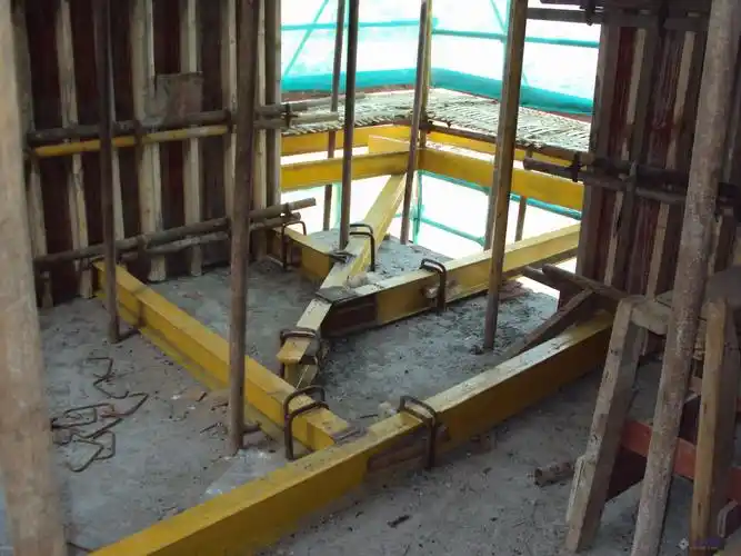 刚完成的工字钢悬挑架