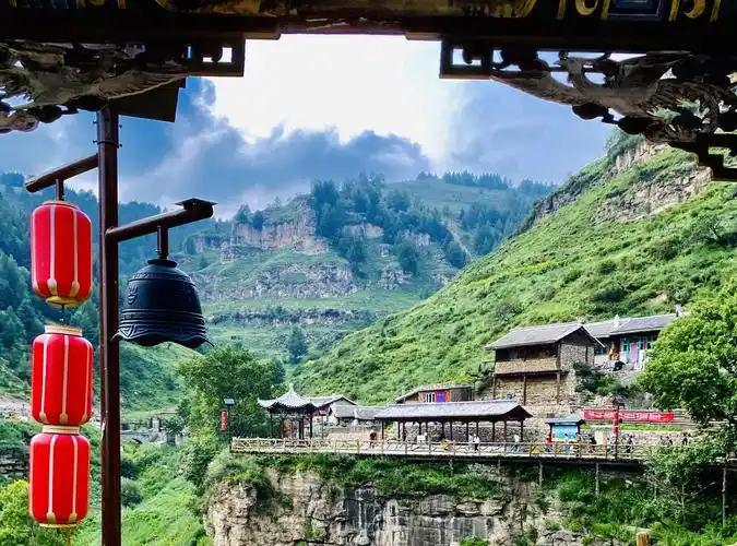 探秘悬空村