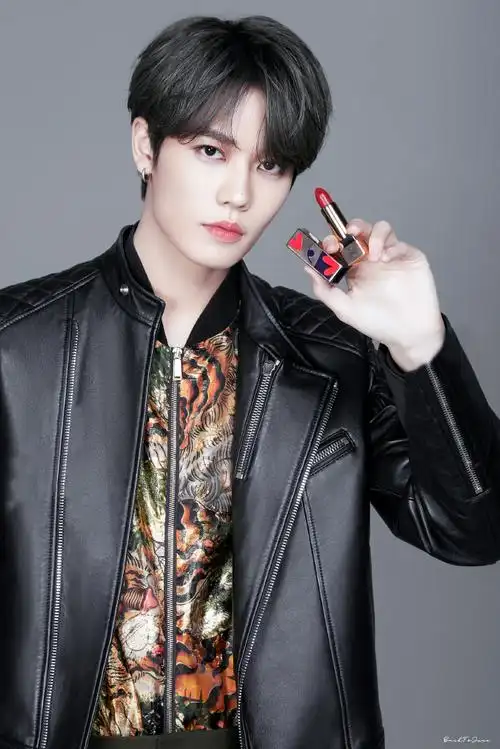 林彦俊[超话]# #ysl林彦俊# . 来自backtojune - 微博