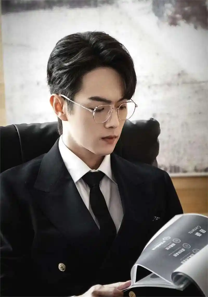 全程张不开嘴,表情僵硬,29岁许凯带来流量小生"教科书式"演技