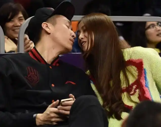 "kiss time"甜蜜全场 孙悦陈露热吻回应